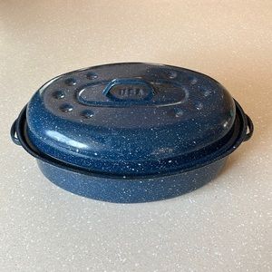 Roasting pan with lid